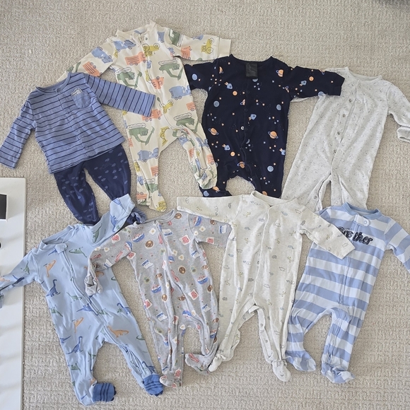 8pc PIJAMAS 6-9m - Picture 1 of 9